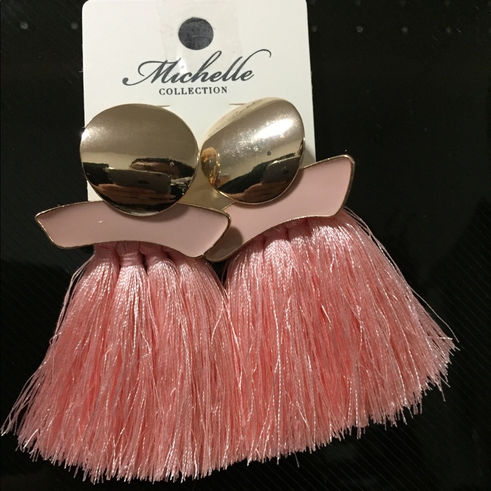 ✨Salmon and Gold Tassel Earrings ✨ - Picture 2 of 3